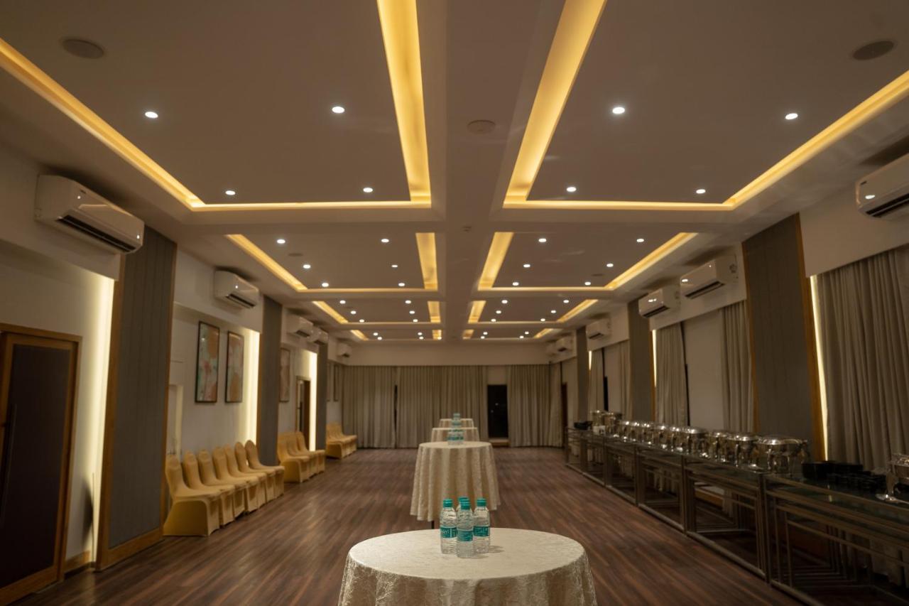 U Rivergate Karjat Exterior foto